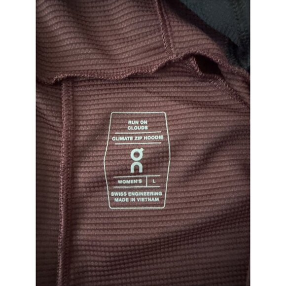 On Clouds Running Women’s Mulberry Climate Zip Hoodie Athleisure Outdoors Size L - Picture 2 of 9